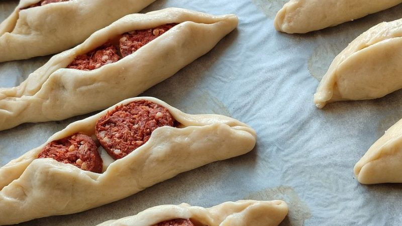 Ağzı Açık Nasıl Yapılır? Afyon Kıymalı Börek Tarifi