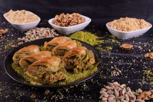 Amasya Tırtıl Baklava tatlısı tabakta