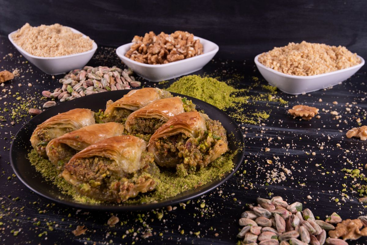 Amasya Tırtıl Baklava tatlısı tabakta