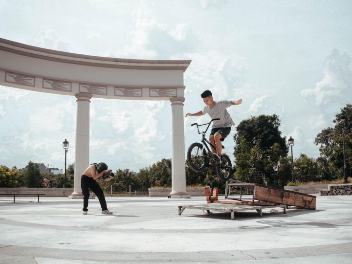 BMX: Akrobasinin ve Gençliğin Bisikleti