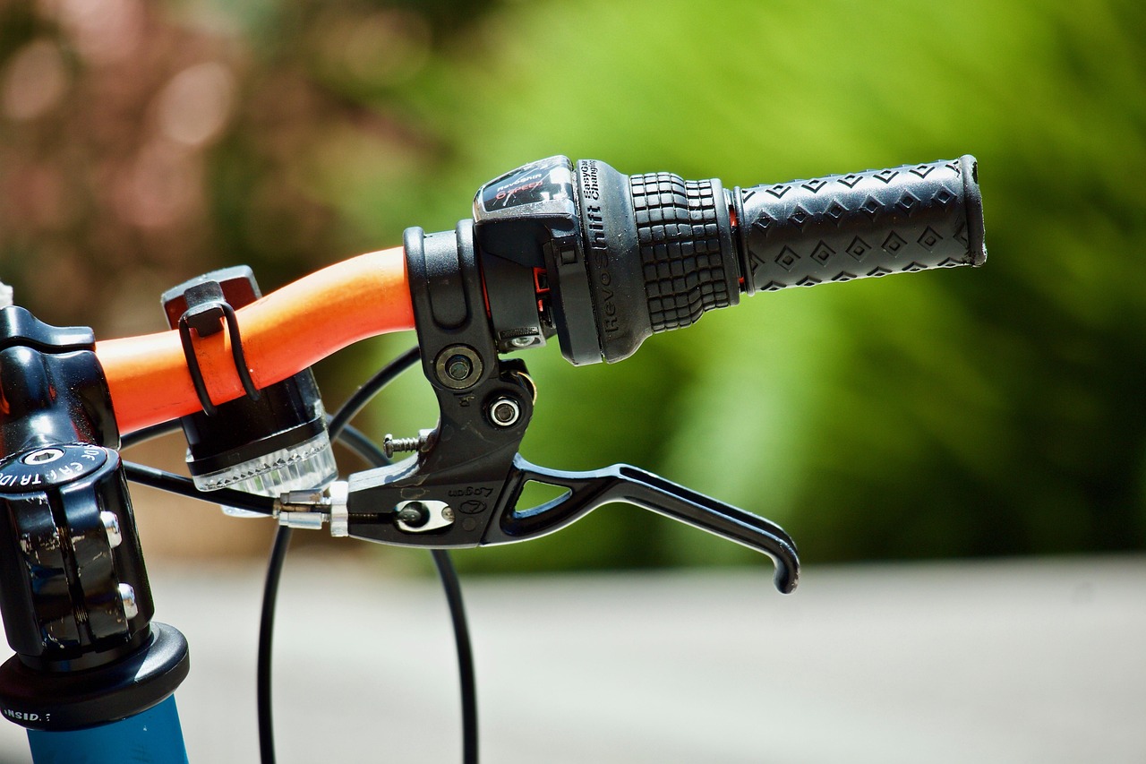 Fixie bisikletlerde minimal ve şık aydınlatma tercih edilir