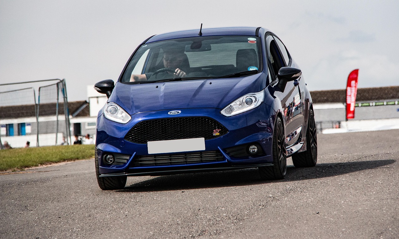 Hatchback farları ve aydınlatması modern bir görünüm katar