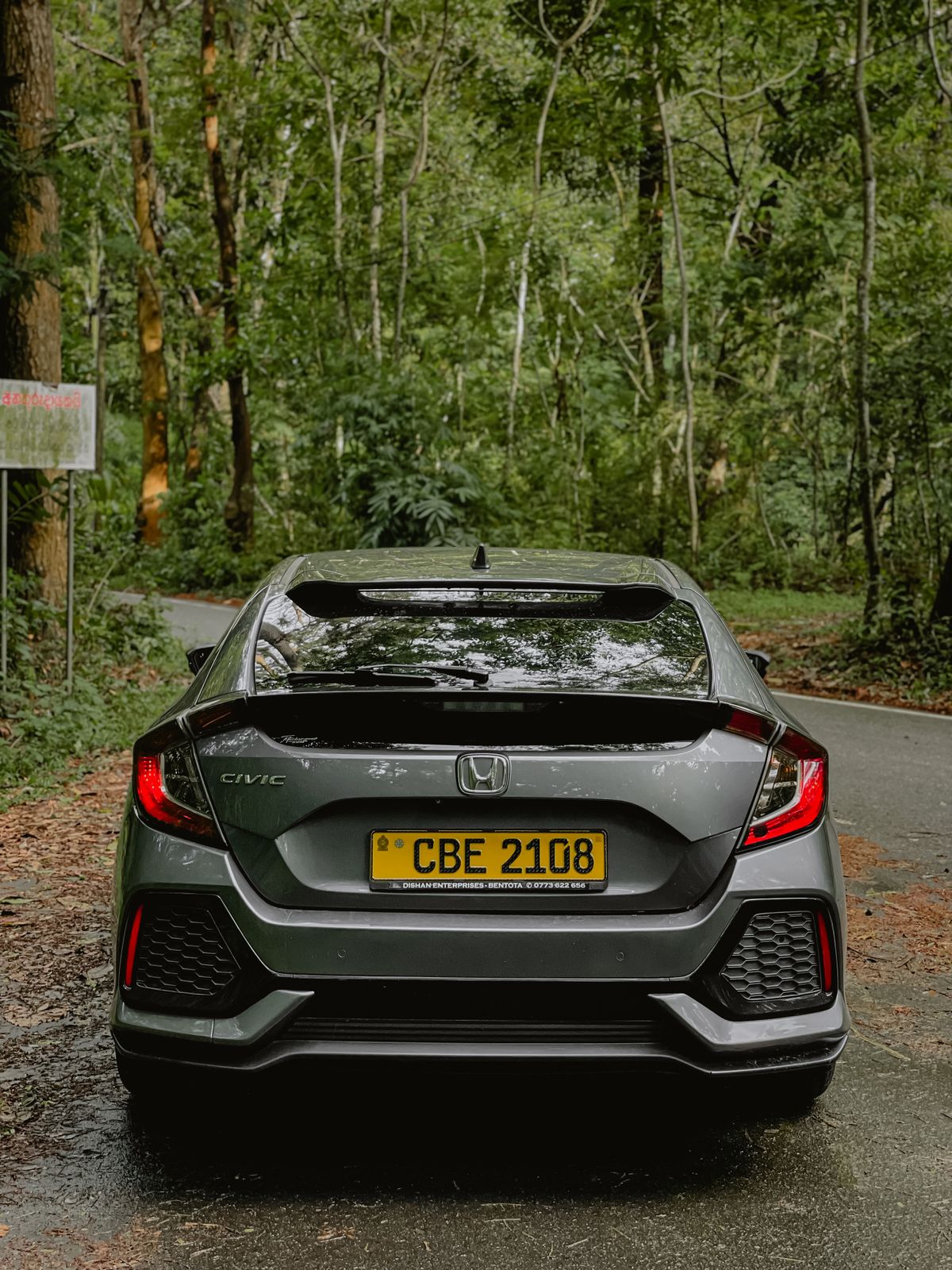 Gri Honda Civic dış görünüm