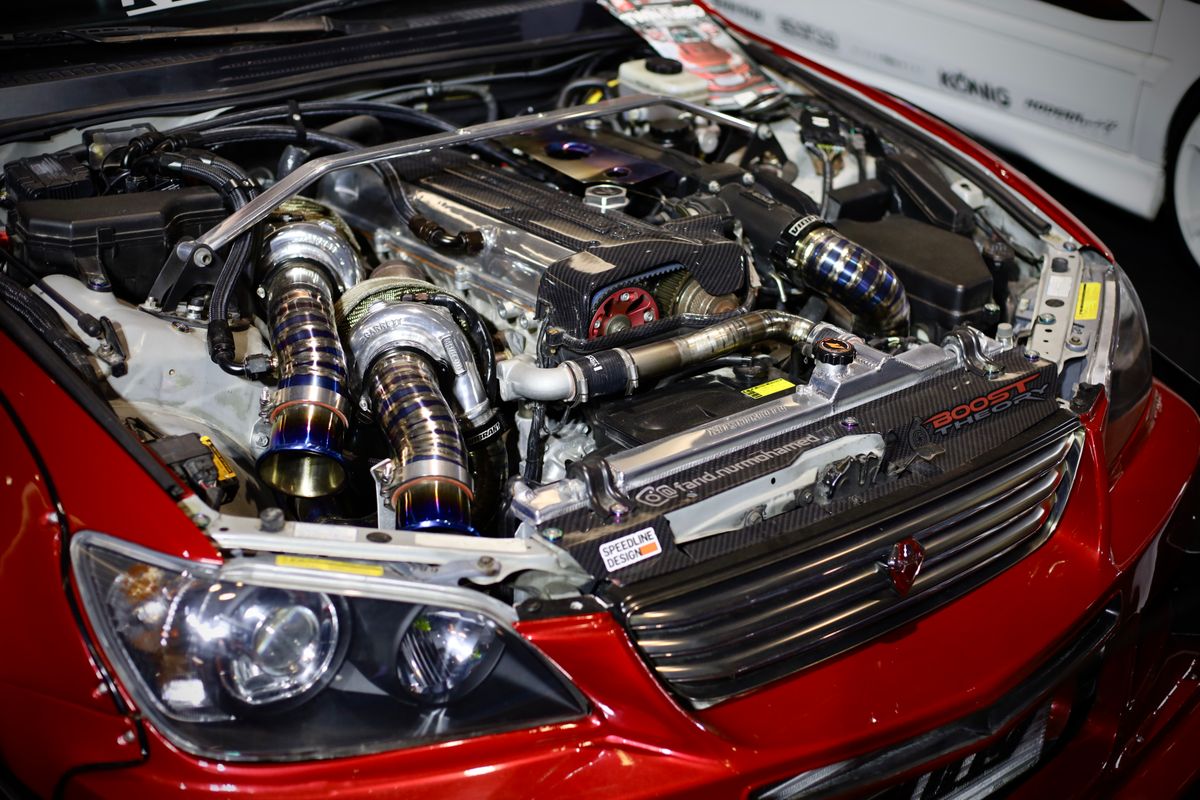 Turbo beslemeli araç motoru (temsili)