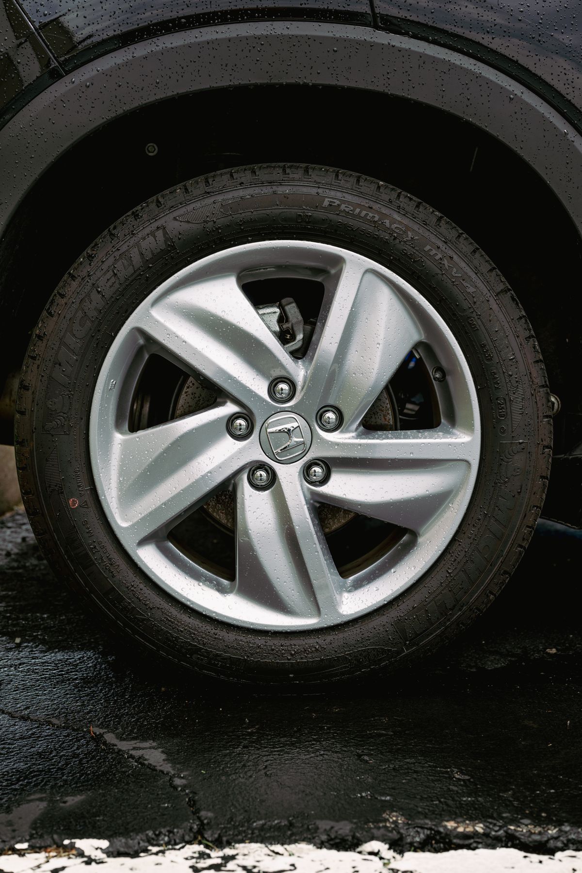 Honda CR-V alasim jant ve lastik detayi