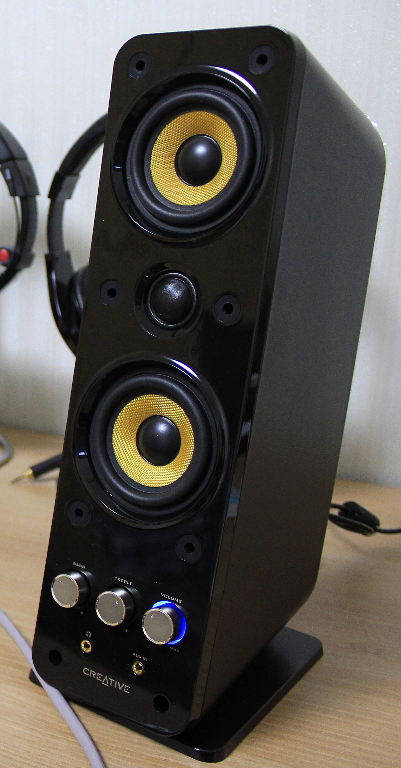 Masaüstü stereo hoparlör yerleşimi
