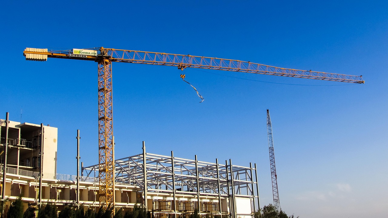 Yüksek yapılarda kullanılan kaldırma makineleri
