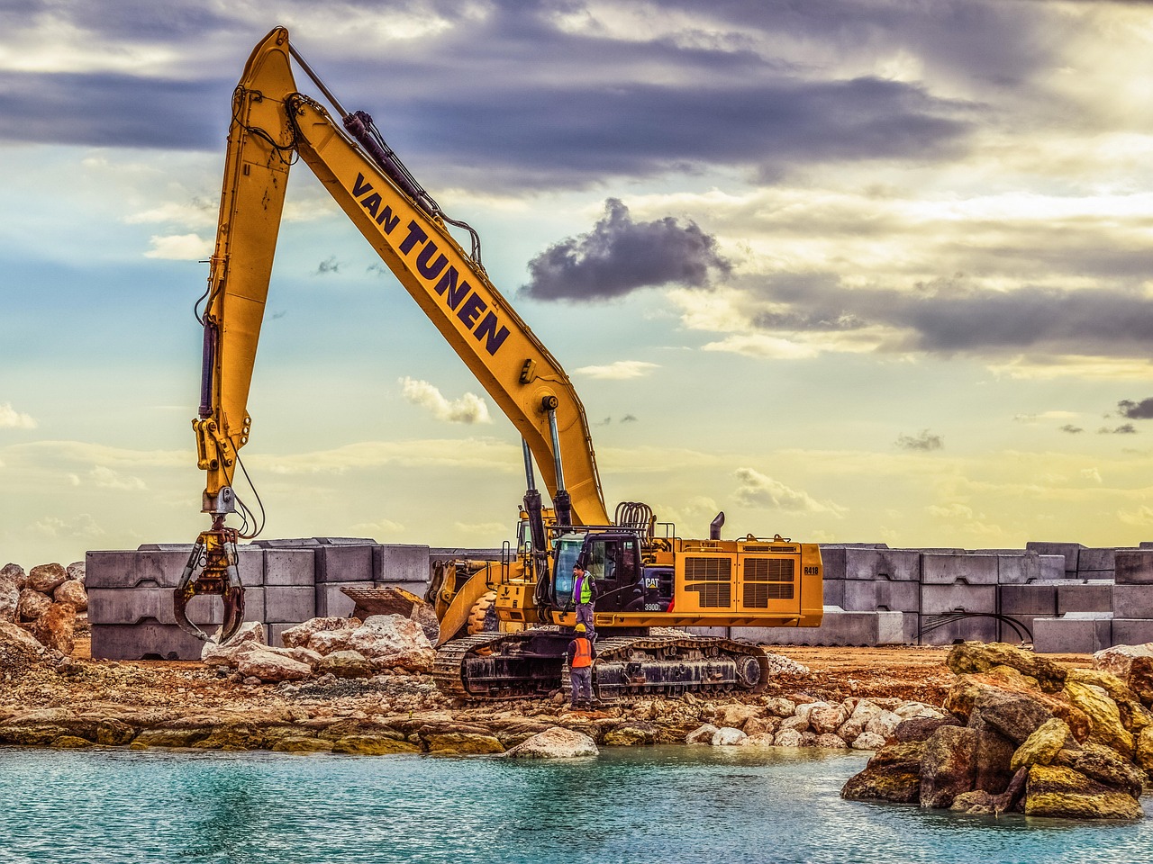 Beton ve enkazı parçalayan hidrolik kırıcı