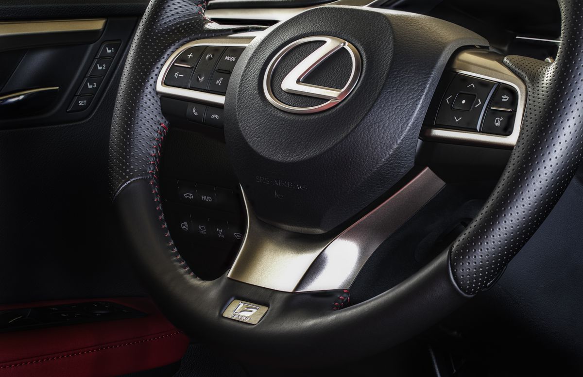 Lexus ES direksiyon simidi detayi