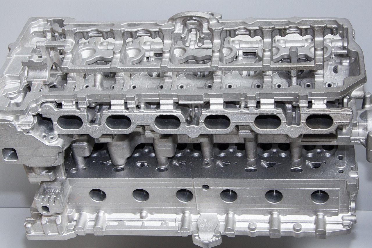 Silindir kapağı contasının yer aldığı motor silindir kapağı