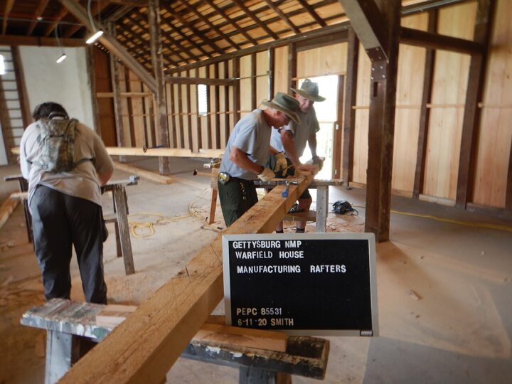 Timber Frame ve Geleneksel Ahşap Karkas: Ustalık İşi Birleşimler
