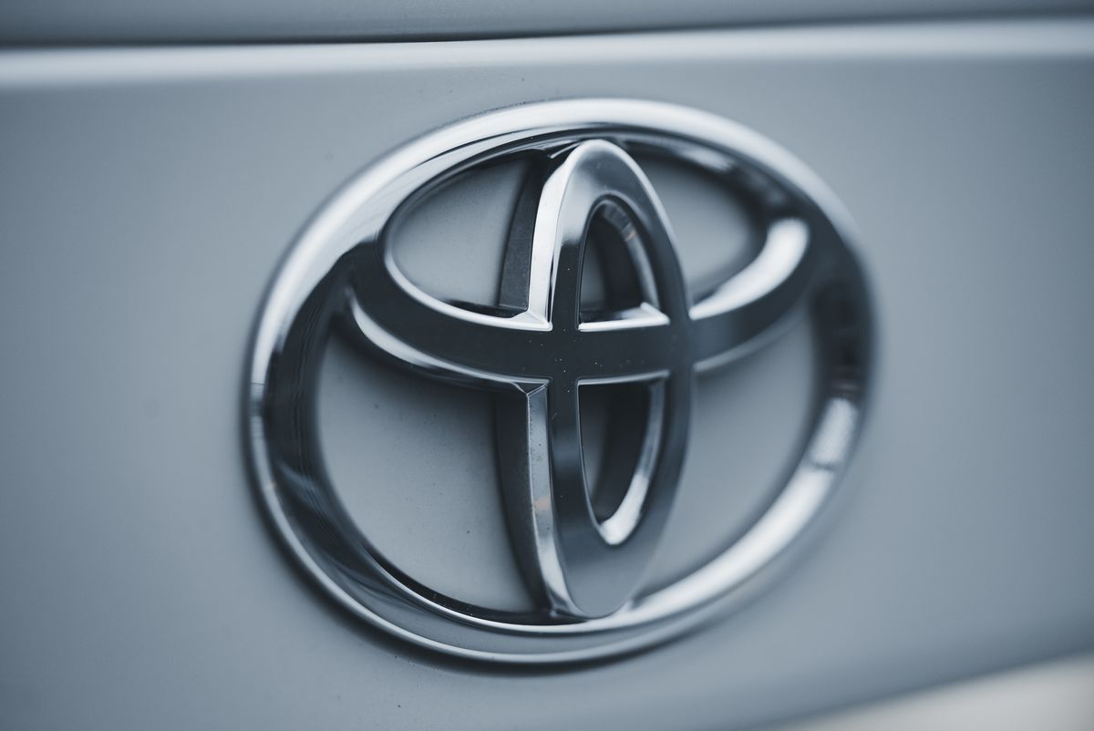 Toyota logosu yakin cekim
