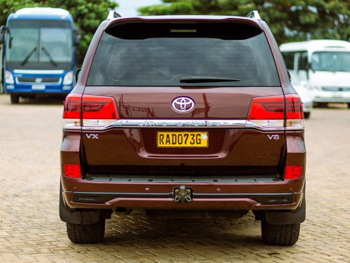 Toyota Land Cruiser: Yarı Yolda Bırakmayan Efsane