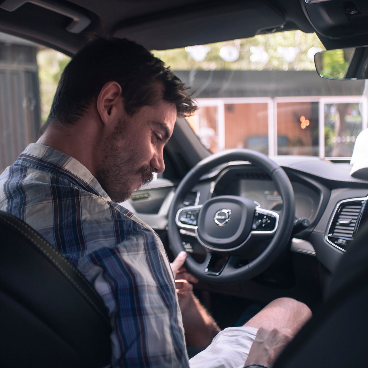 Volvo XC90 ic mekan surucu koltugu