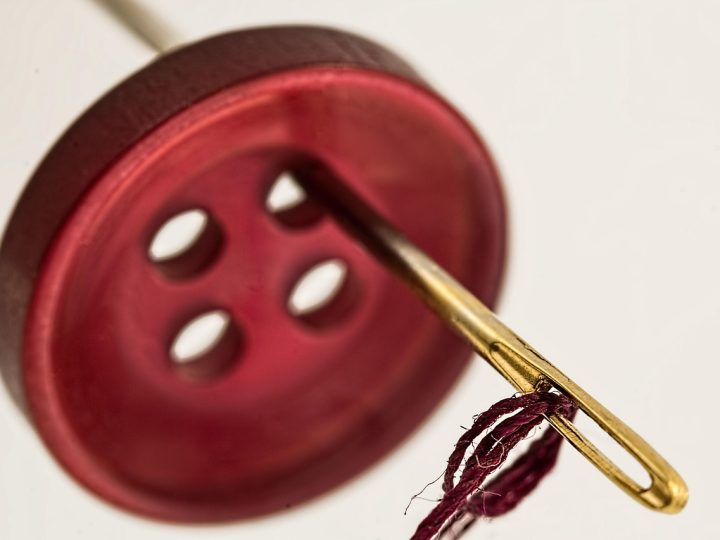 Evde Kıyafet Tamiri ve Basit Dikiş İşleri Nasıl Yapılır