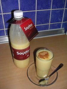 Tarçınlı leblebili boza bardağı