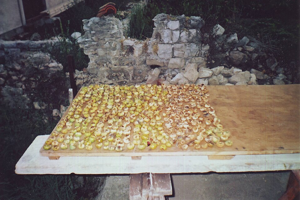 Kuru incirli pekmezli tatlı
