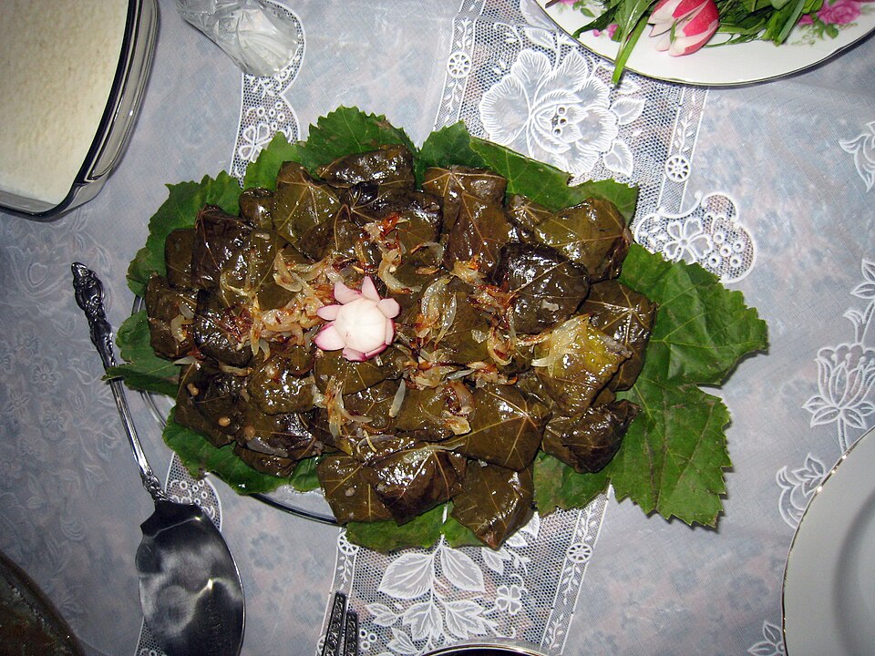 Maraş dolması tabakta