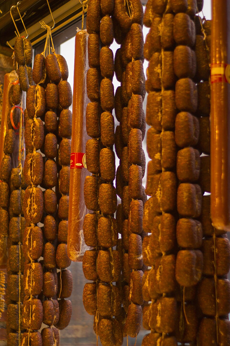 Baharatlı kuru sucuk
