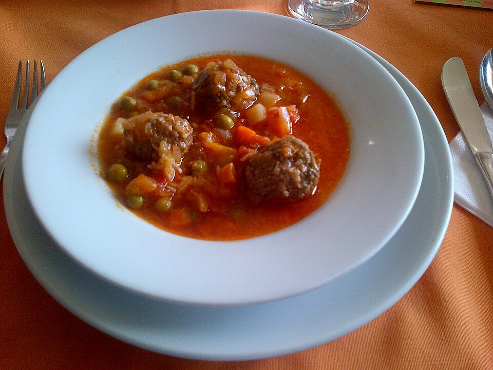 Salçalı sulu köfte