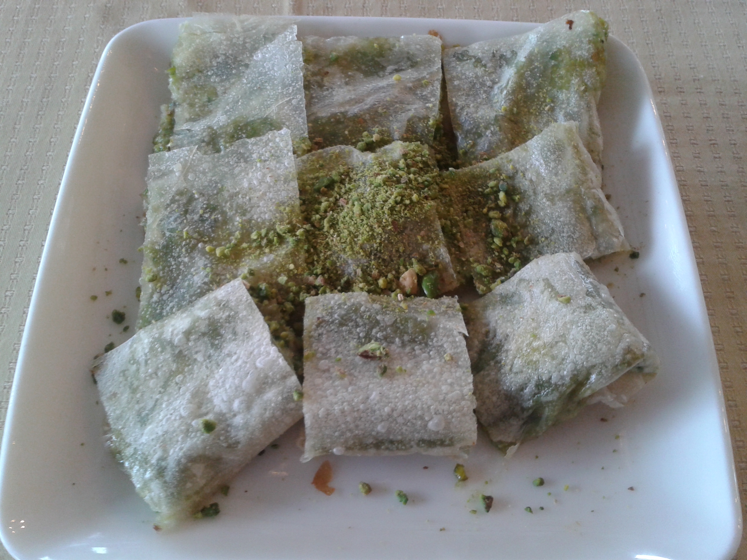 Kaymak ve fıstıklı katmer