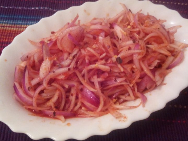 Kuru Soğan Salatası Tarifi