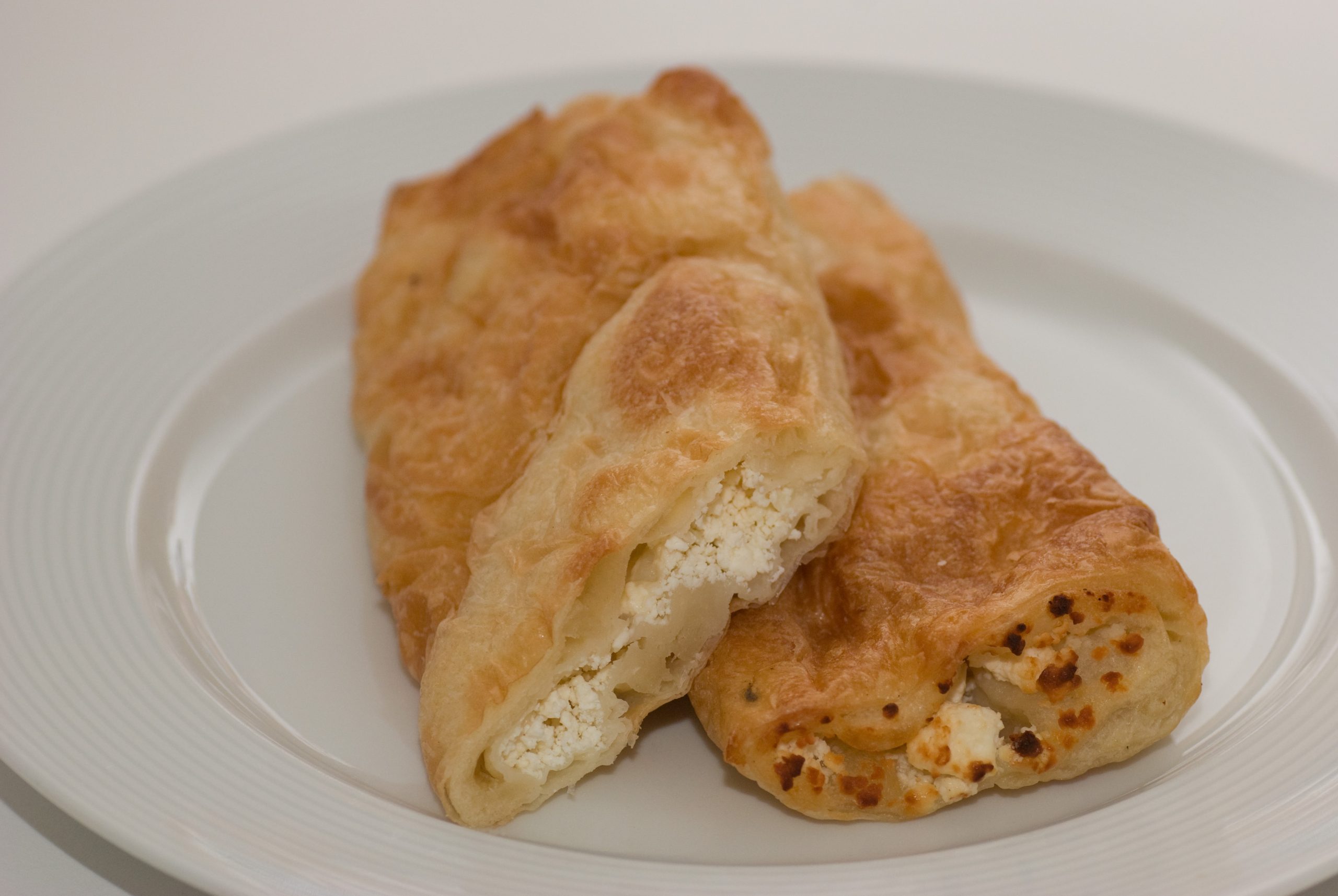 Geleneksel el açması börek