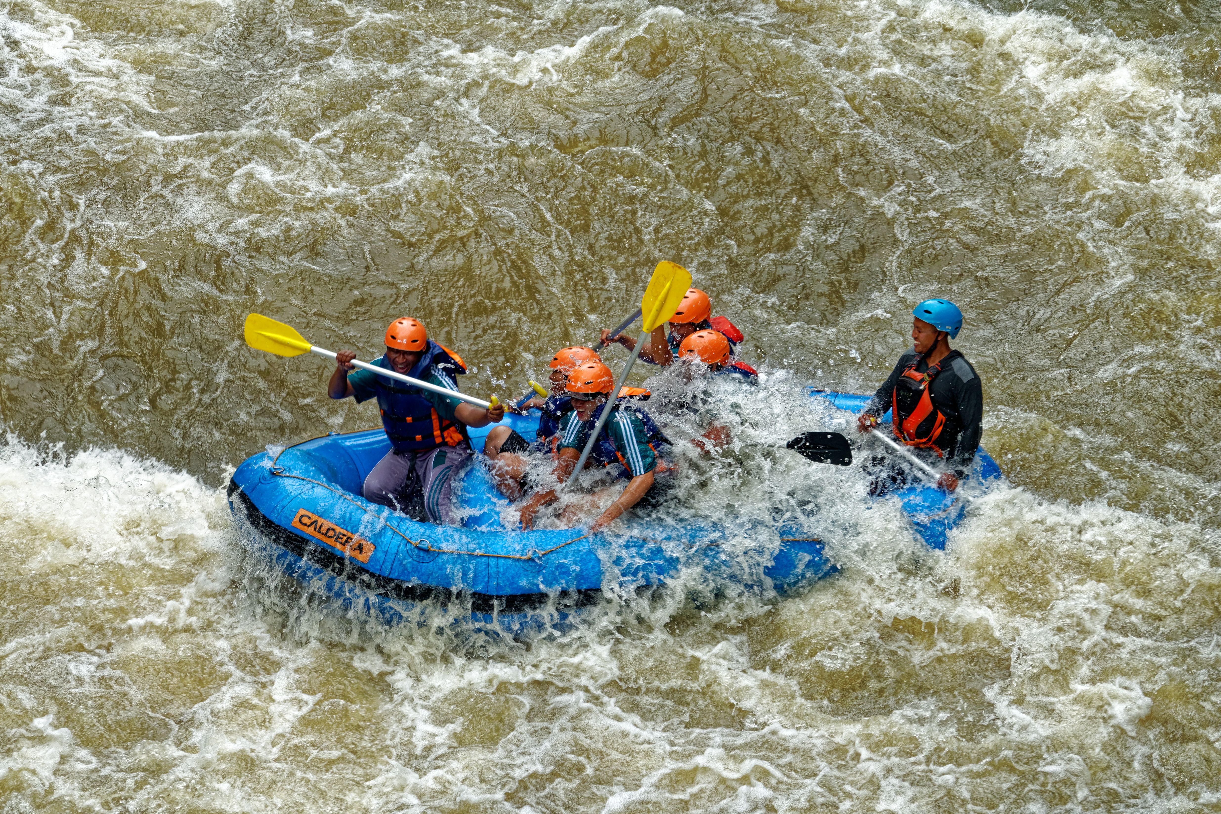 Cikidang nehrinde rafting yapan maceraperest grup