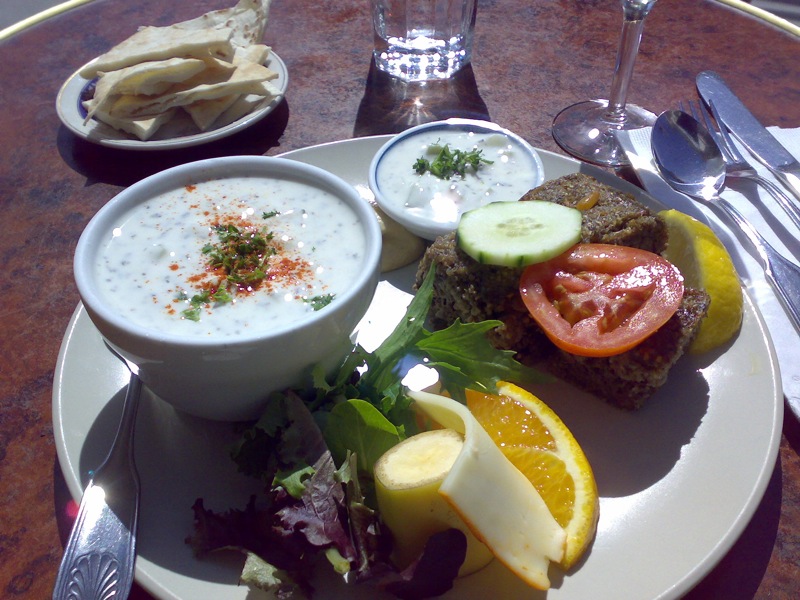 Katıklı yoğurt çorbası