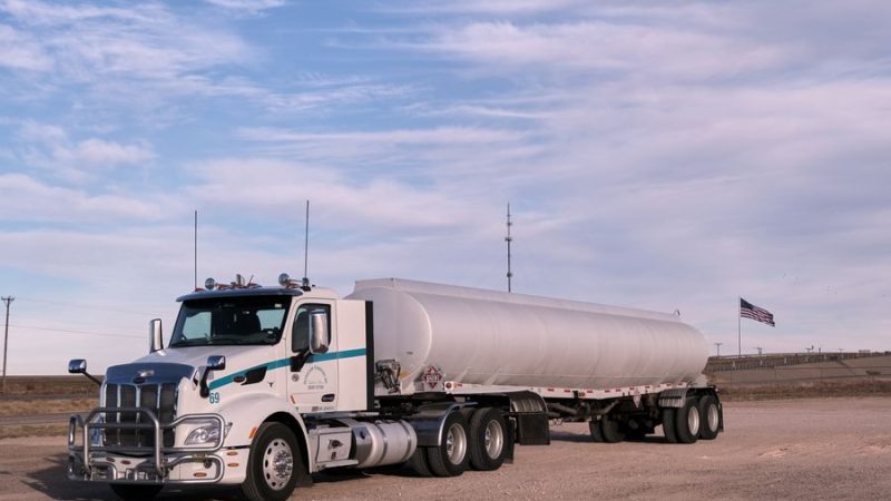 Tanker Kamyonlar: Akışkan Taşımacılığı, Türleri, Güvenlik ve Markalar