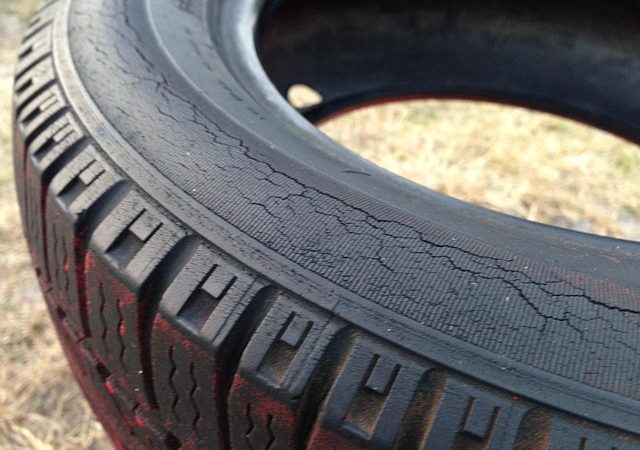 TPMS (Lastik Basınç Sensörü) Arızası: Belirtileri, Nedenleri ve Çözümü