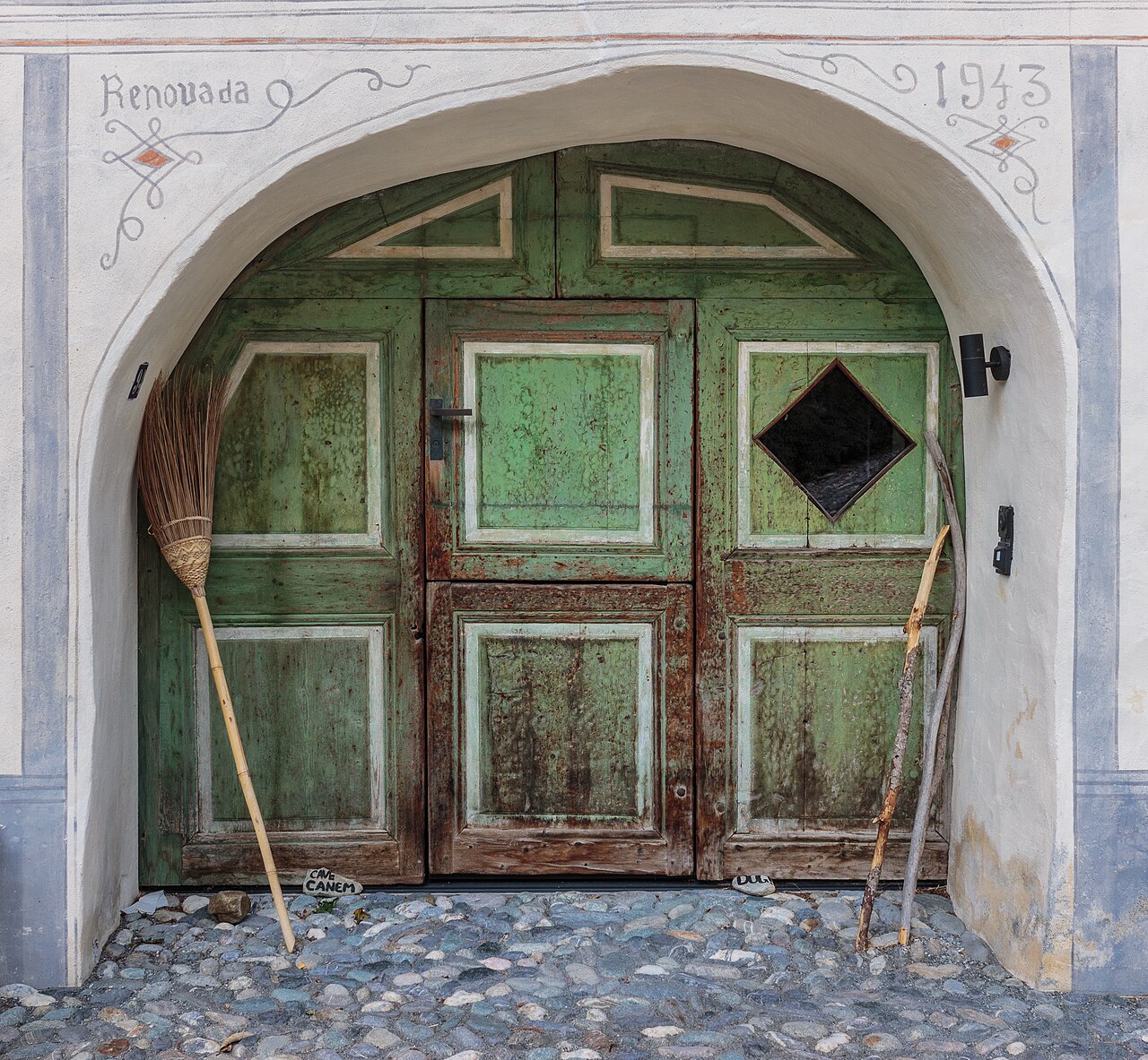 Ahşap kapı