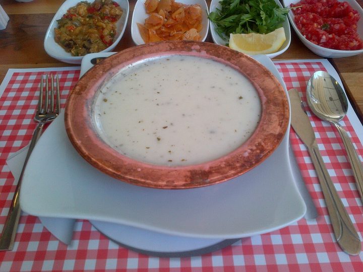 Çalça Çorbası Tarifi: Kocaeli’nin Sütlü Hindi Çorbası