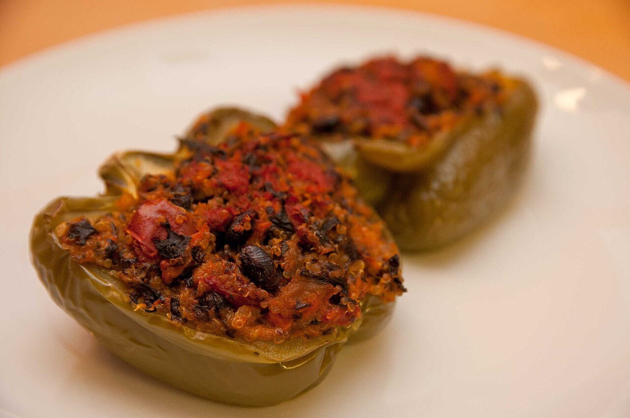 Fırında peynirli biber dolma