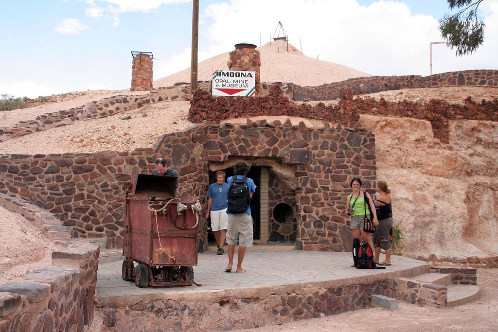 Coober Pedy opal madeni ve muzesi girisi