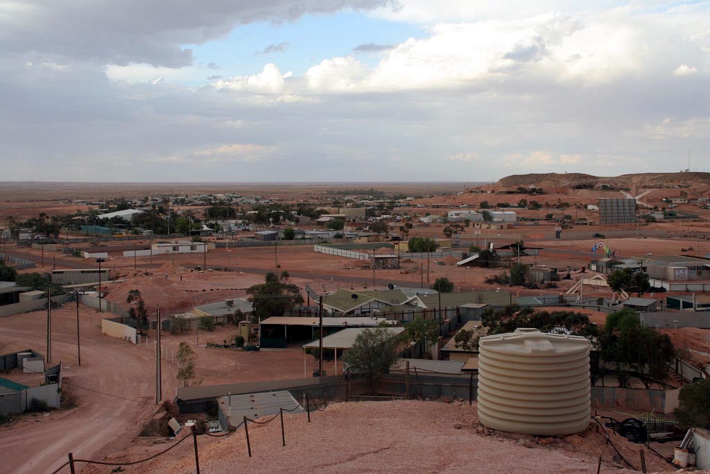 Coober Pedy kasaba gorunumu, yer alti evleri