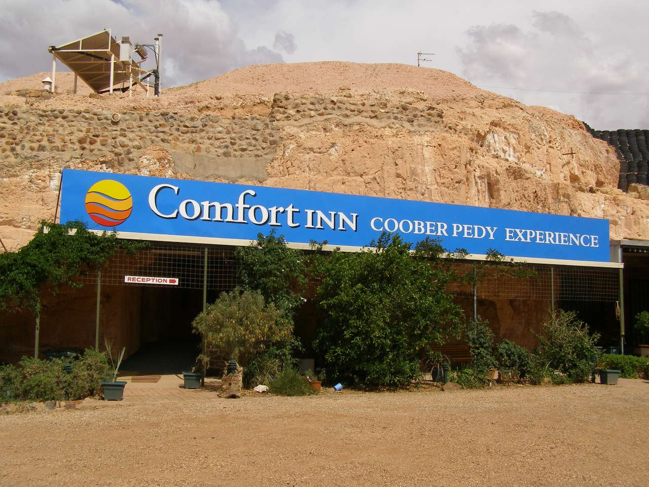 Coober Pedy yer alti motel girisi