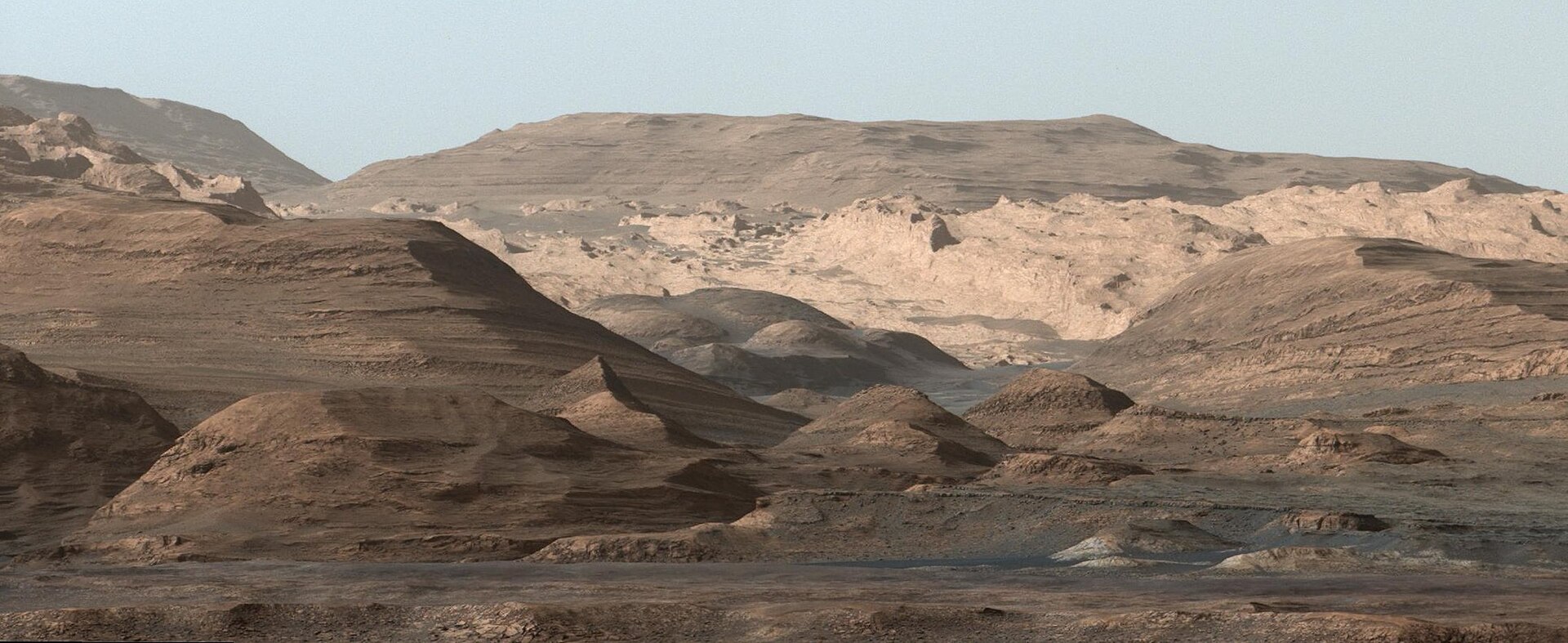 Gale krateri ve Aeolis Mons