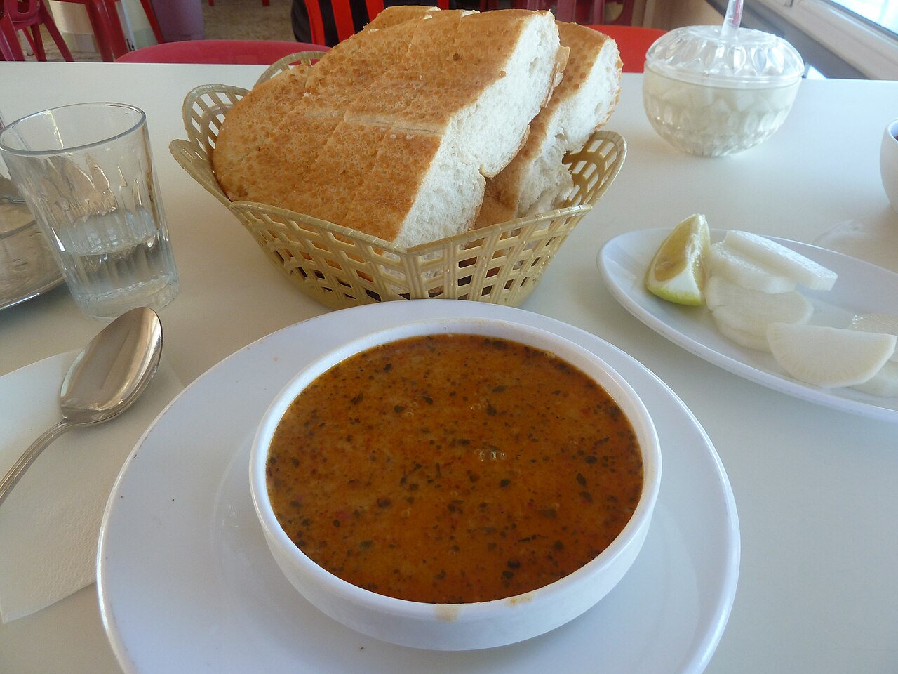 Salçalı düğürcek bulgur çorbası