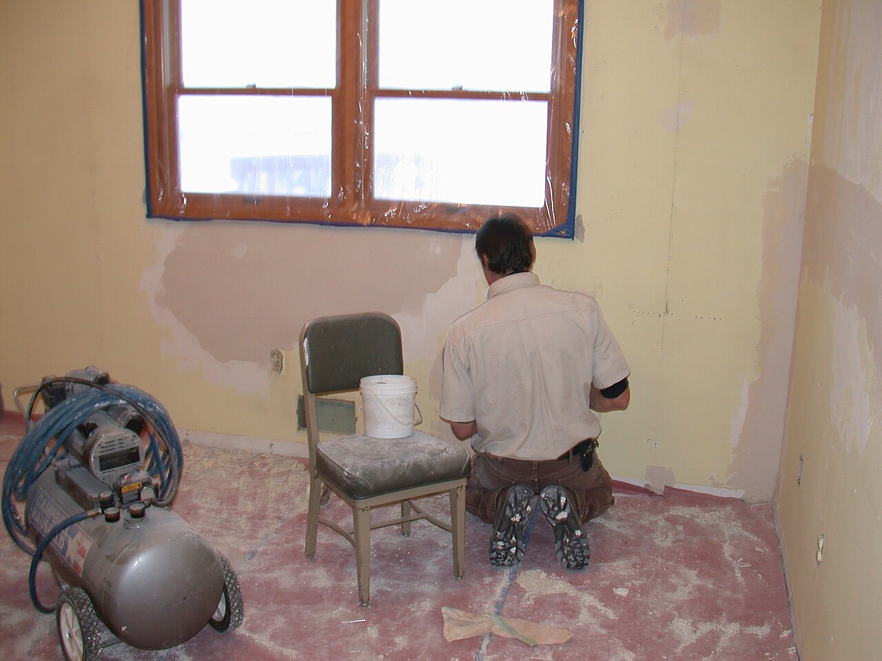 Duvar onarımı