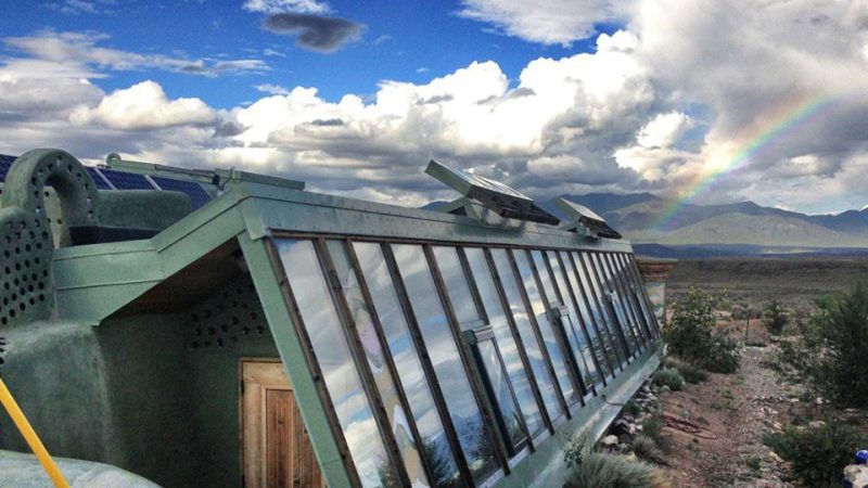 Earthship: Toprağa Gömülü, Kendi Kendine Yeten Modern Toprak Evi