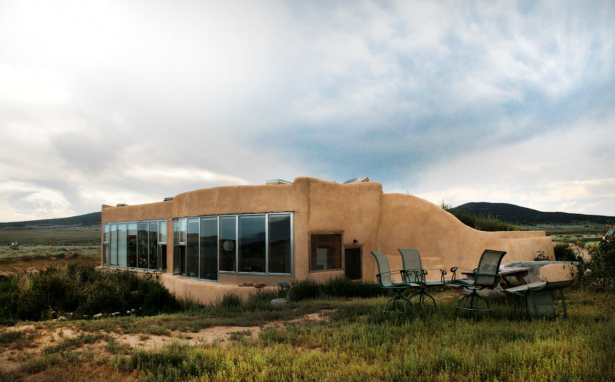 Earthship evi dis gorunum