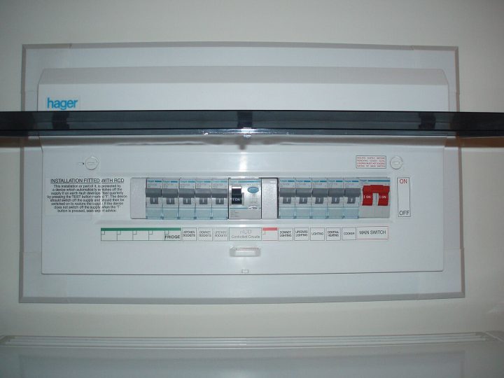 Evde güvenli elektrik işleri: sigorta panosu ve temel kurallar