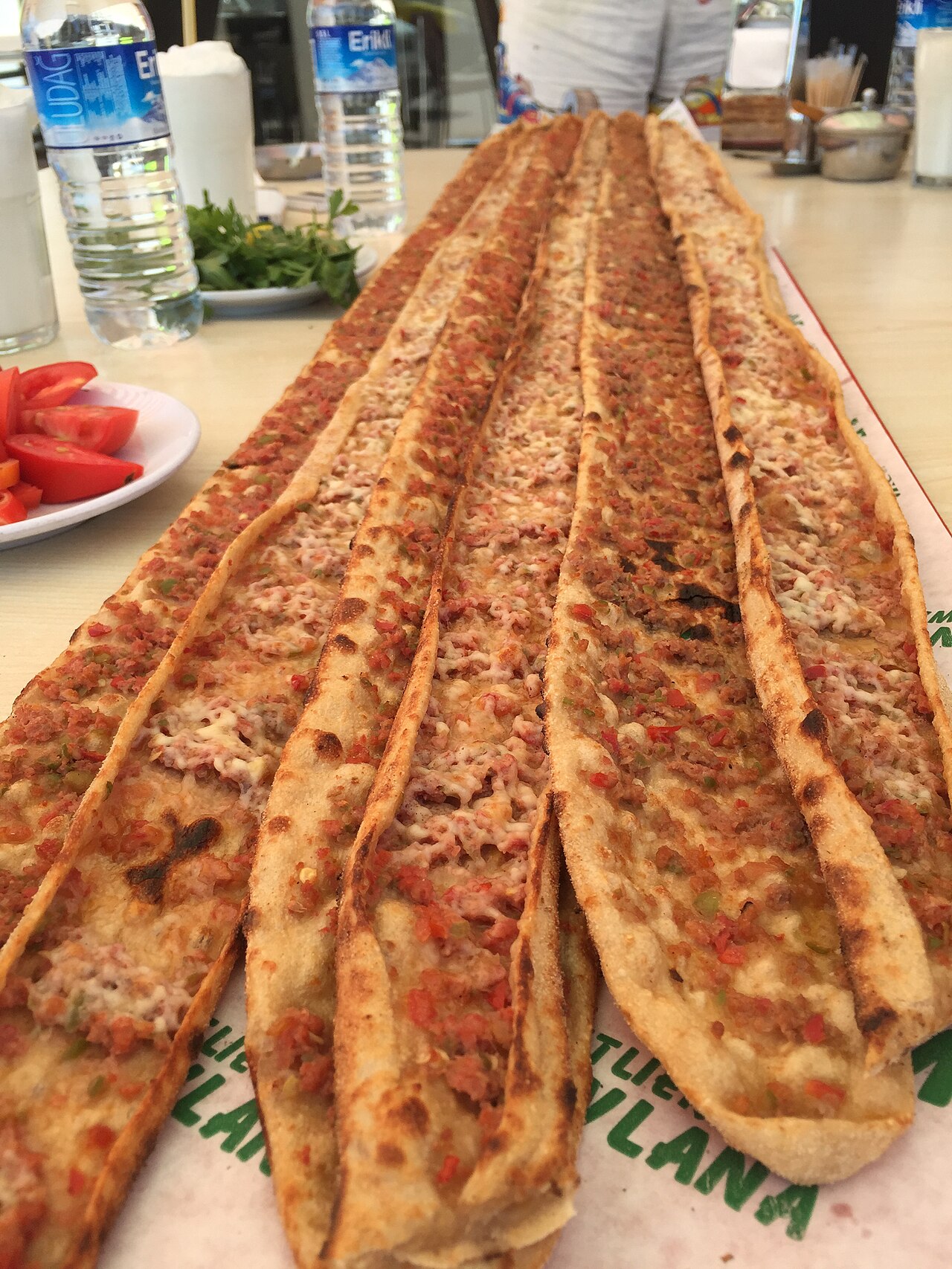 Fırından çıkmış etliekmek