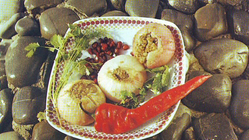 Ispanak Sosunda Levrekli Soğan Dolması Tarifi