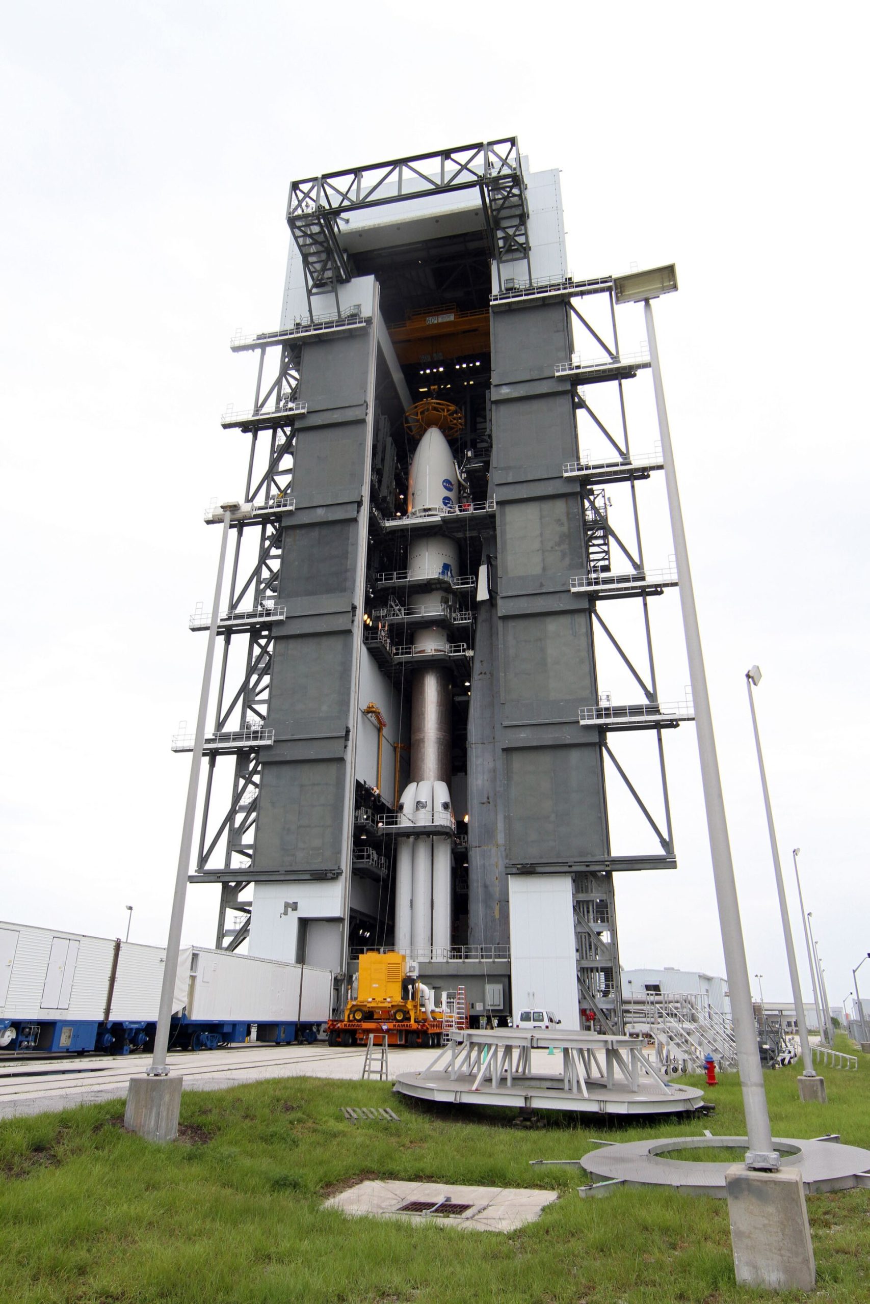 Juno 5 Ağustos 2011'de Atlas V roketiyle fırlatıldı