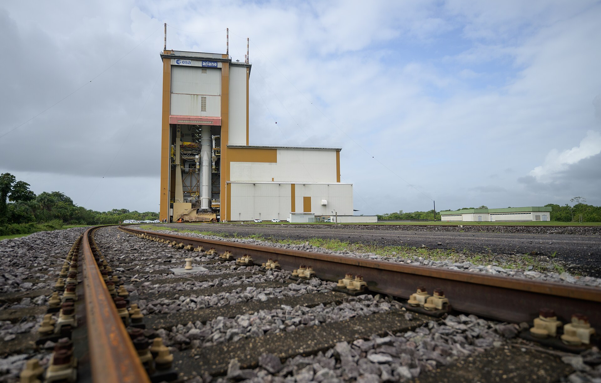 JWST 25 Aralık 2021'de Ariane 5 ile fırlatıldı