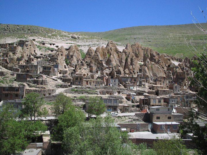 Kandovan (İran): Kaya Konilerine Oyulmuş Yaşayan Kaya Evi Köyü