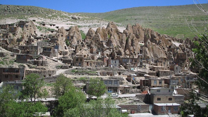 Kandovan (İran): Kaya Konilerine Oyulmuş Yaşayan Kaya Evi Köyü