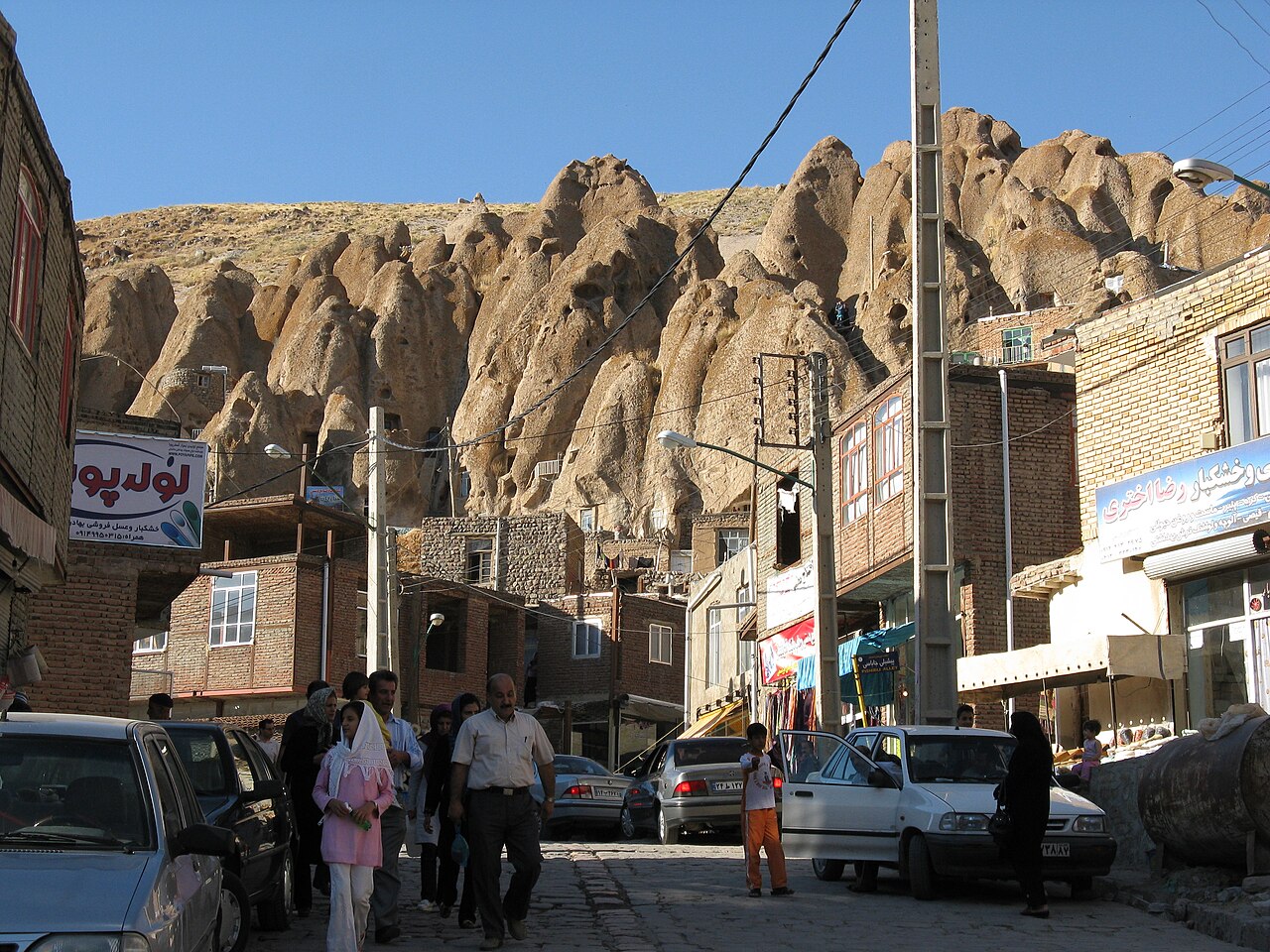 Kandovan koyu ve kaya konileri manzarasi